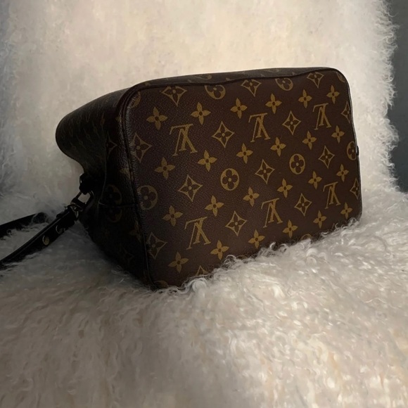 Louis Vuitton Neo Noe - Picture 3 of 8